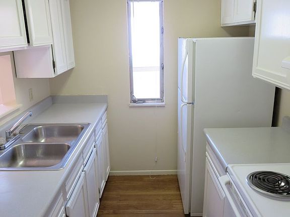 4th image of 132 El Paso Blvd APT F