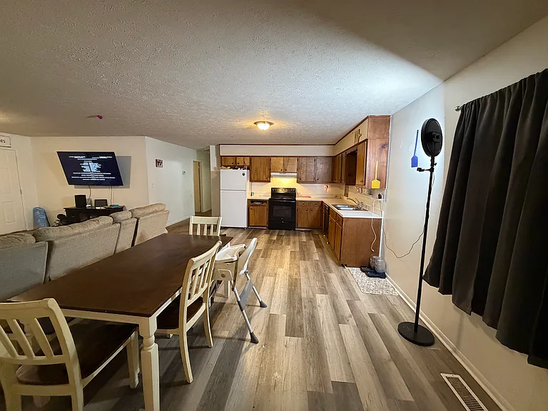102 Kenwood Dr — Photo 3