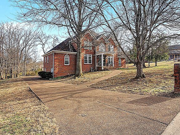 3rd image of 102 Saltwood Pl