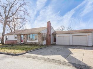 92 Brookfield Dr, Cranston, RI 02920