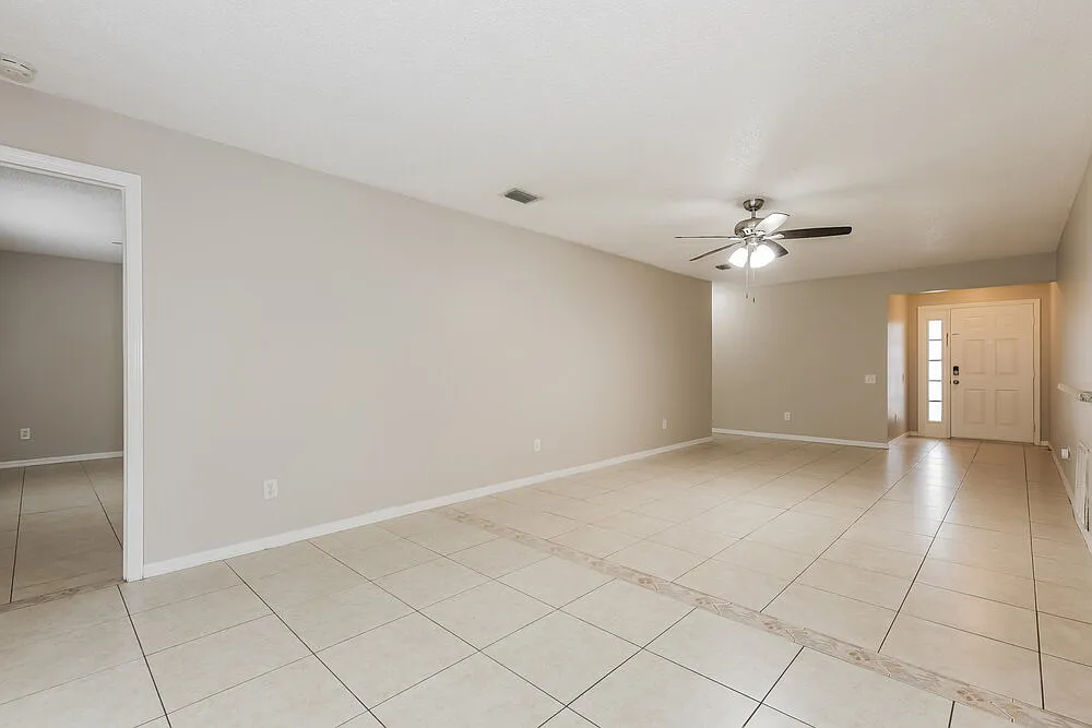 3 bed, 2.0 bath, 1280 sqft, $1,970 — Photo 3