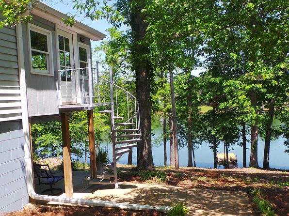 101 McAlister Cir, Townville, SC 29689