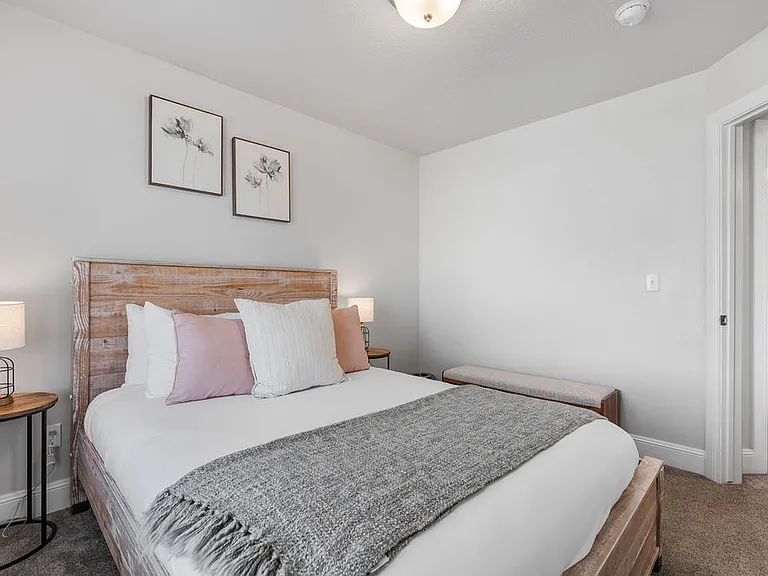 231 W Seasons Ln — Photo 36
