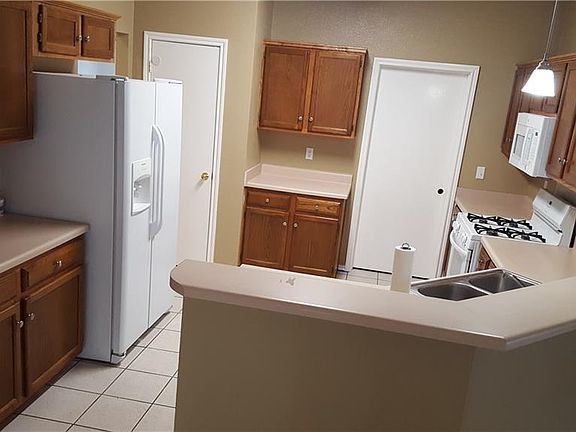 3rd image of 1028 W Black Locust Dr