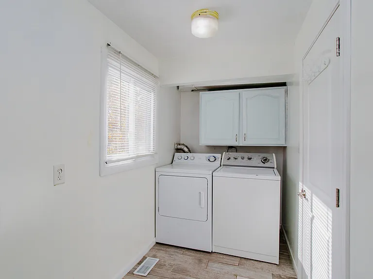 720 Durham Ln — Photo 22