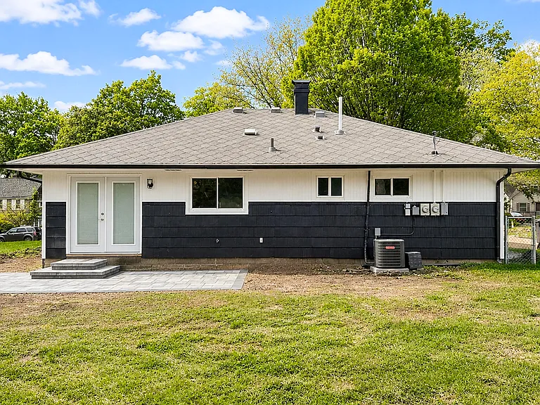1334 Miller Ave — Photo 39