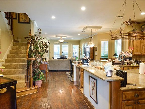 4th image of 1400 Savannah Ct