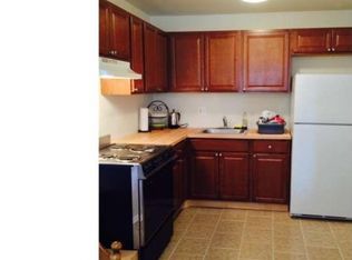 813 Henri Ct, Burlington, NJ 08016