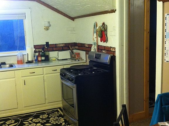 4th image of 107 N Pearl St #2