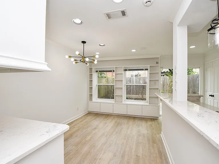 6114 Kirby Dr — Photo 10