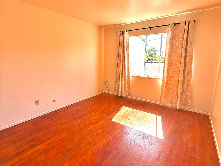1103 Campbell St — Photo 17