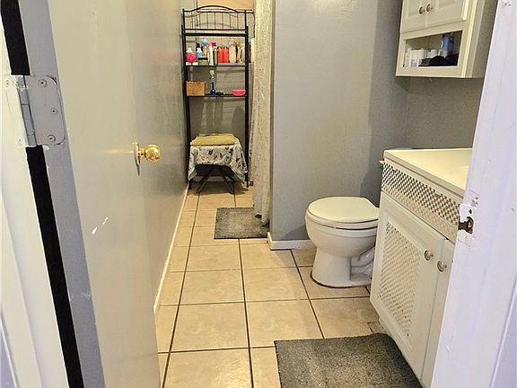5th image of 906 N 14th St