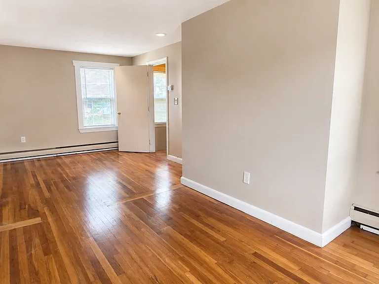 35 Clyde St — Photo 2