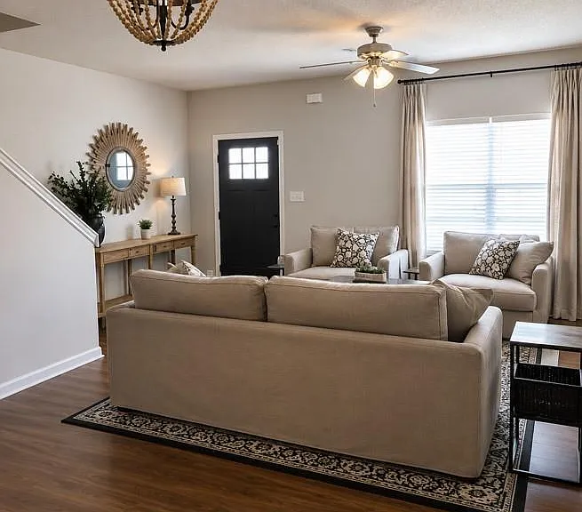 4217 Legacy Sq — Photo 9