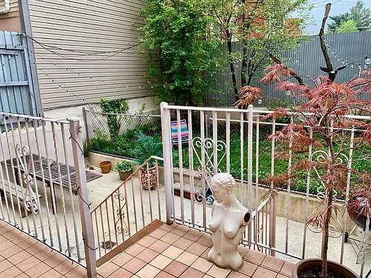 Rented by Apple Exclusive Realty Inc | media 19