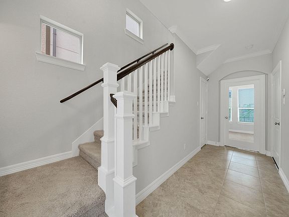 3rd image of 12252 Oxford Crescent Cir