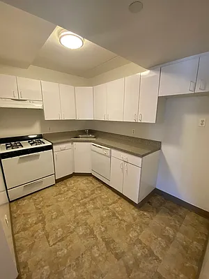 Rented by Queens Apartments Realty LLC | media 10
