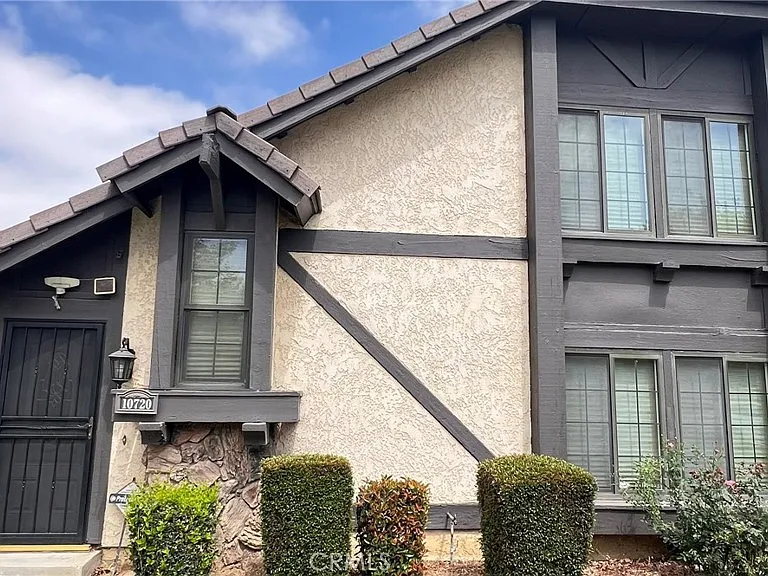 10720 Loro Verde Ave — Photo 2