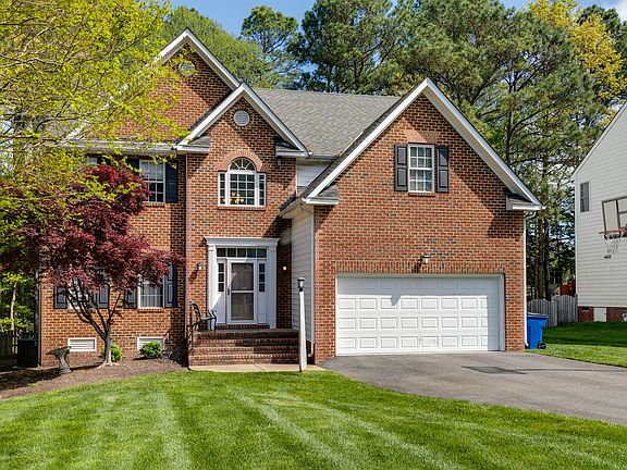 2nd image of 11812 Alder Ridge Pl