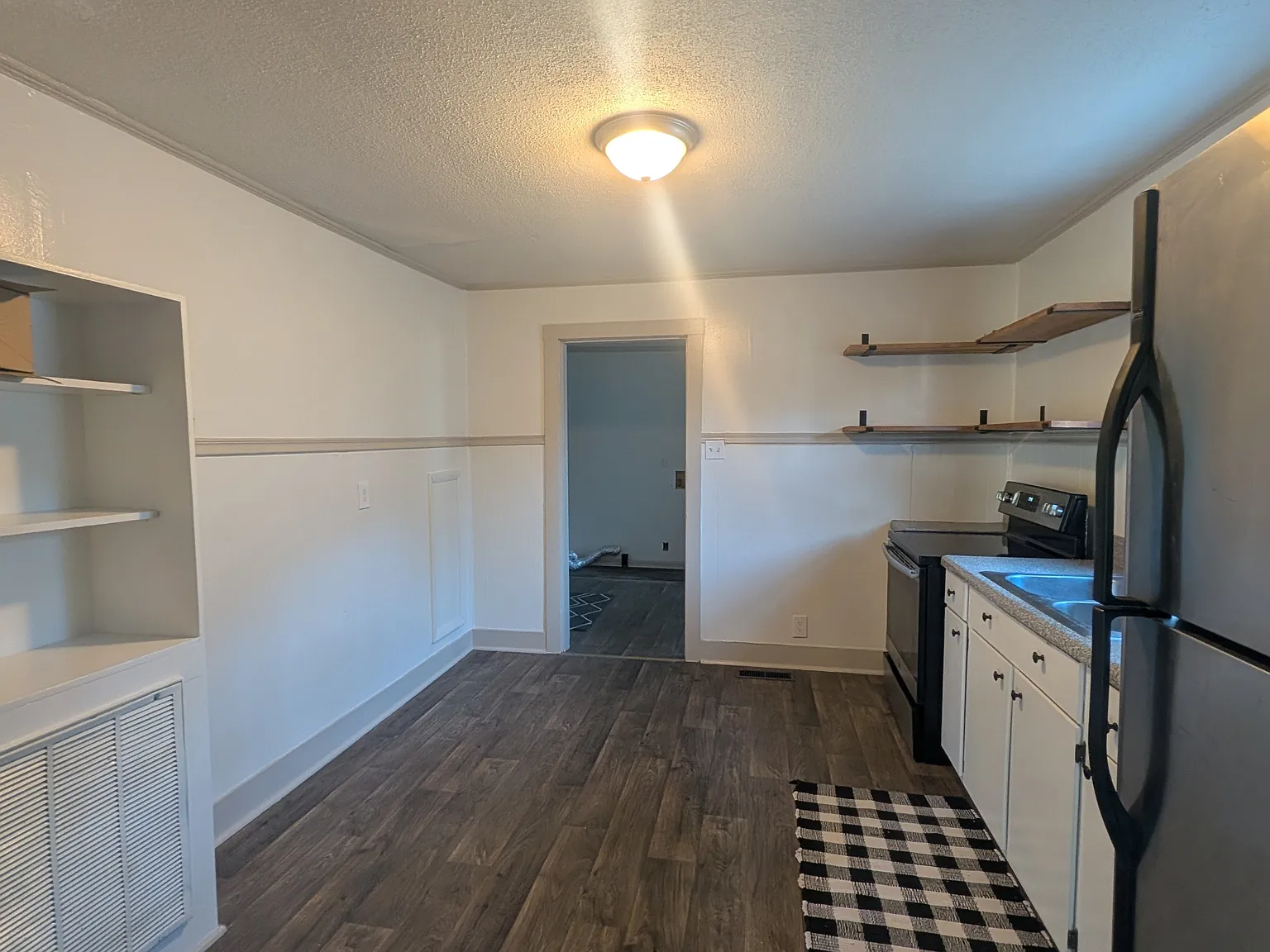 923 East Valley Drive - 1 — Photo 2