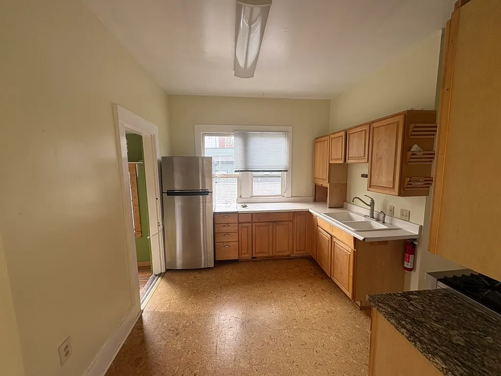 2 bed, 950 sqft, $2,200 — Photo 3