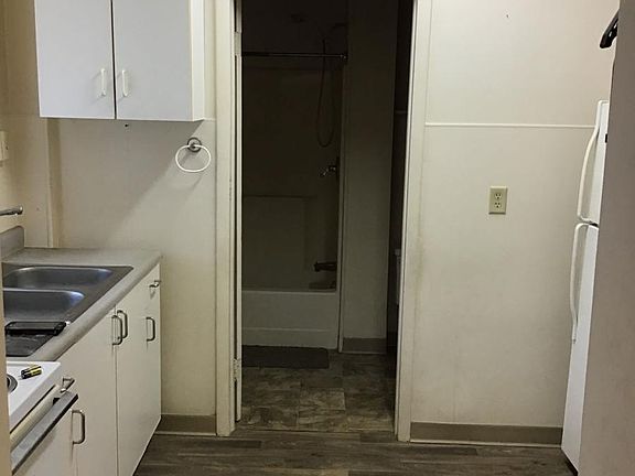 2nd image of 140 E Washington St #1