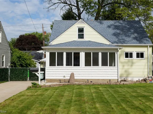 241 Inwood Blvd, Avon Lake, OH 44012