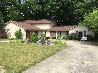 11585 Pleasant Ridge Pl, Strongsville, OH 44136