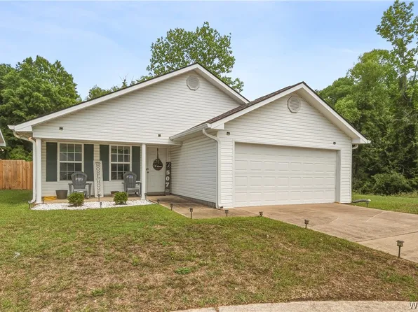 507 Griffin Dr, Moundville, AL 35474