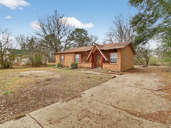 2nd image of 2961 Moorcroft Dr