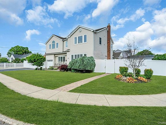 2nd image of 7 Mohawk Drive