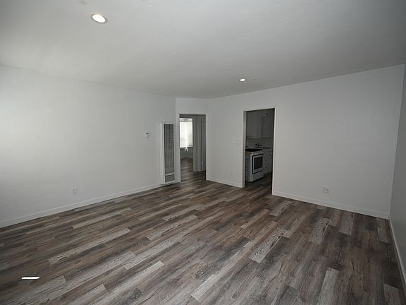 3rd image of 1065-69 Sapphire St #1067