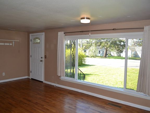 3rd image of 765 E Whidbey Ave