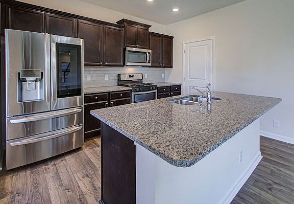 3rd image of 12152 Evergreen Terrace Ln