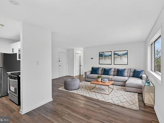 5th image of 4570 Macarthur Blvd NW APT 208