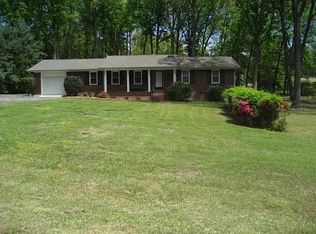 223 Heather Ln, Southern Pines, NC 28387