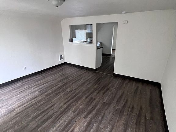 3rd image of 913 N 4th Ave #1/2