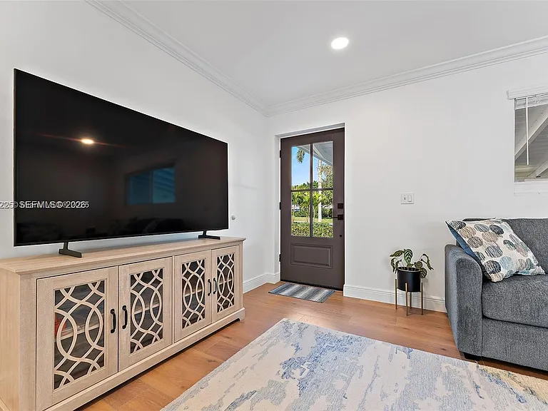 324 Tequesta Dr — Photo 6