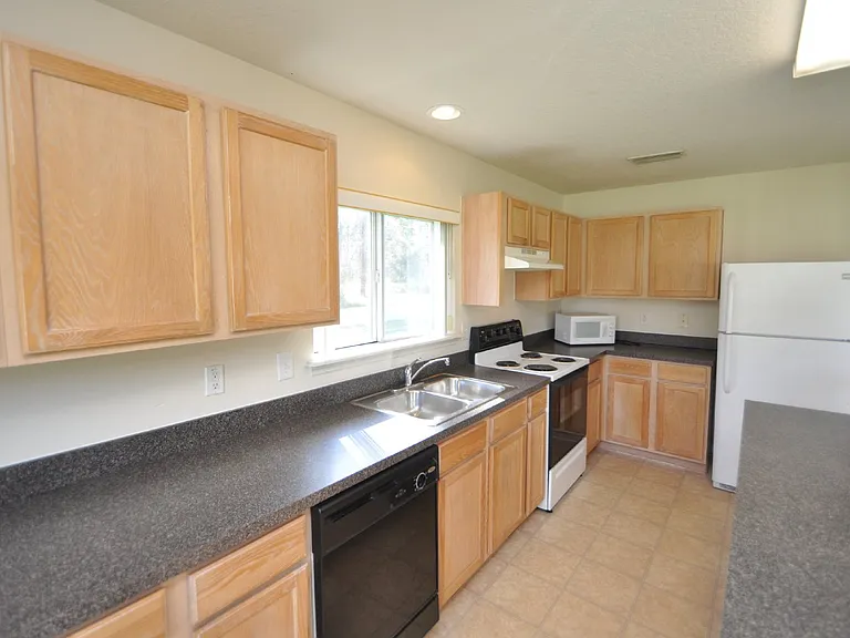 116 London Dr — Photo 10
