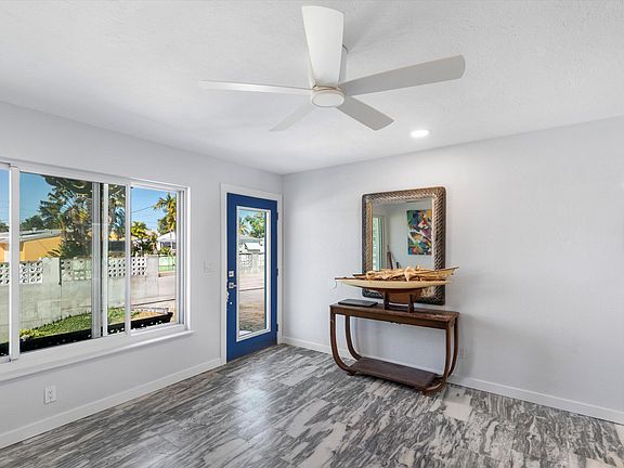 4th image of 2924 Riviera Dr