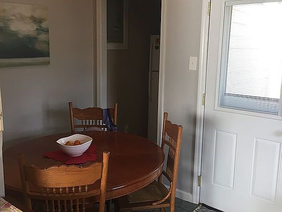 Breakfast nook & Pantry