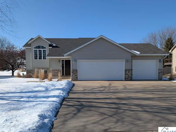 912 10th St SE, Waseca, MN 56093