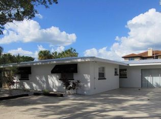 373 Avenida Madera, Sarasota, FL 34242