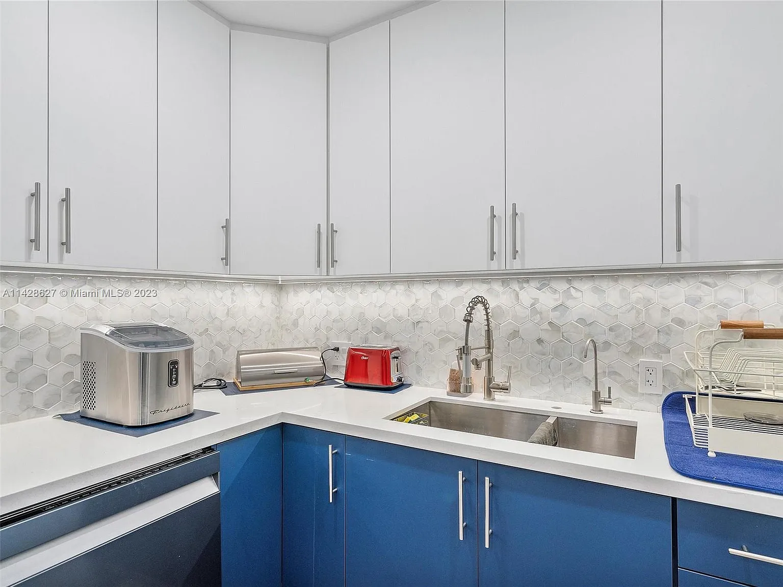 3 bed, 1382 sqft, $3,900 — Photo 2