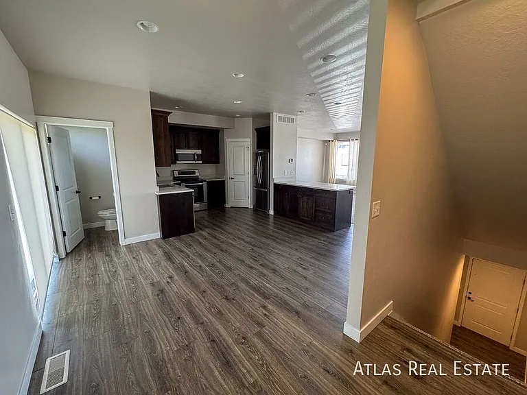 2530 N Knights Ln — Photo 24
