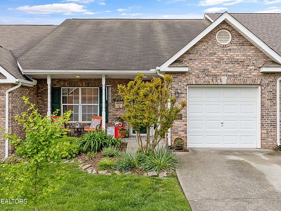 3rd image of 1660 Emerald Pointe Ln