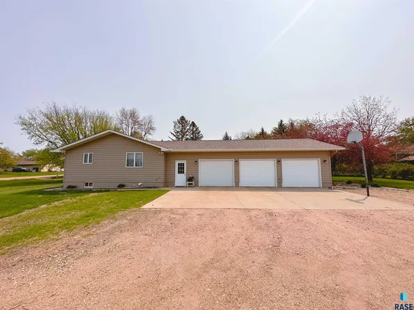 502 5th St, Chester, SD 57016