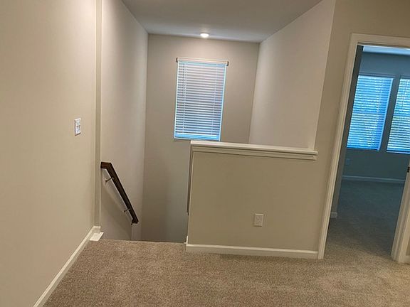 4th image of 122 Poplar Leaf Ln