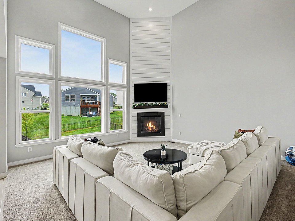 1st image of 775 Bluestem Ridge Dr