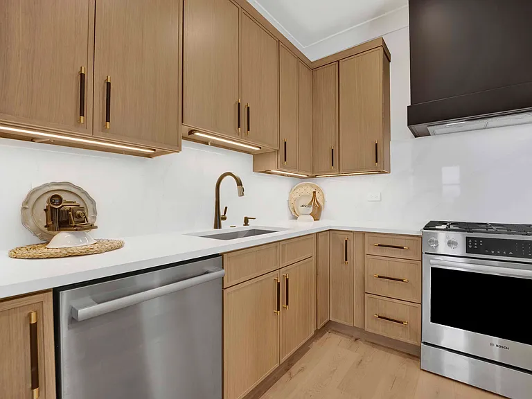 5630 N Broadway St #2W — Photo 8